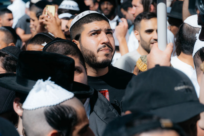 Le visage d'un pèlerin à Ouman — émotion et intensité spirituelle